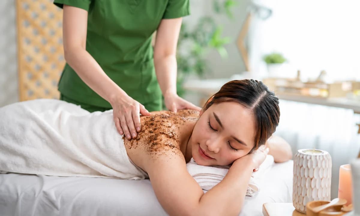 Tắm tẩy tế bào chết & Massage body